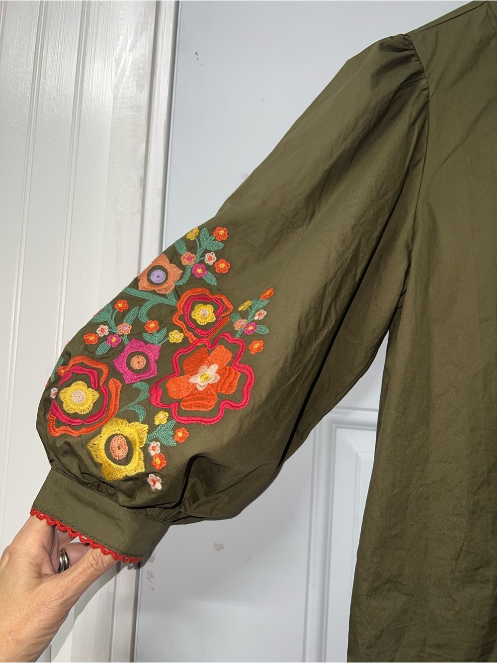 Jodifil medium embroidered bubble long sleeve blouse in olive green - Picture 5 of 10